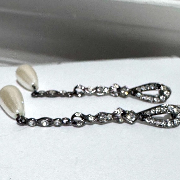 ✨ Stunning Swarovski Vintage Pave Crystal and Faux Pearl Drop Earrings - Picture 13 of 16